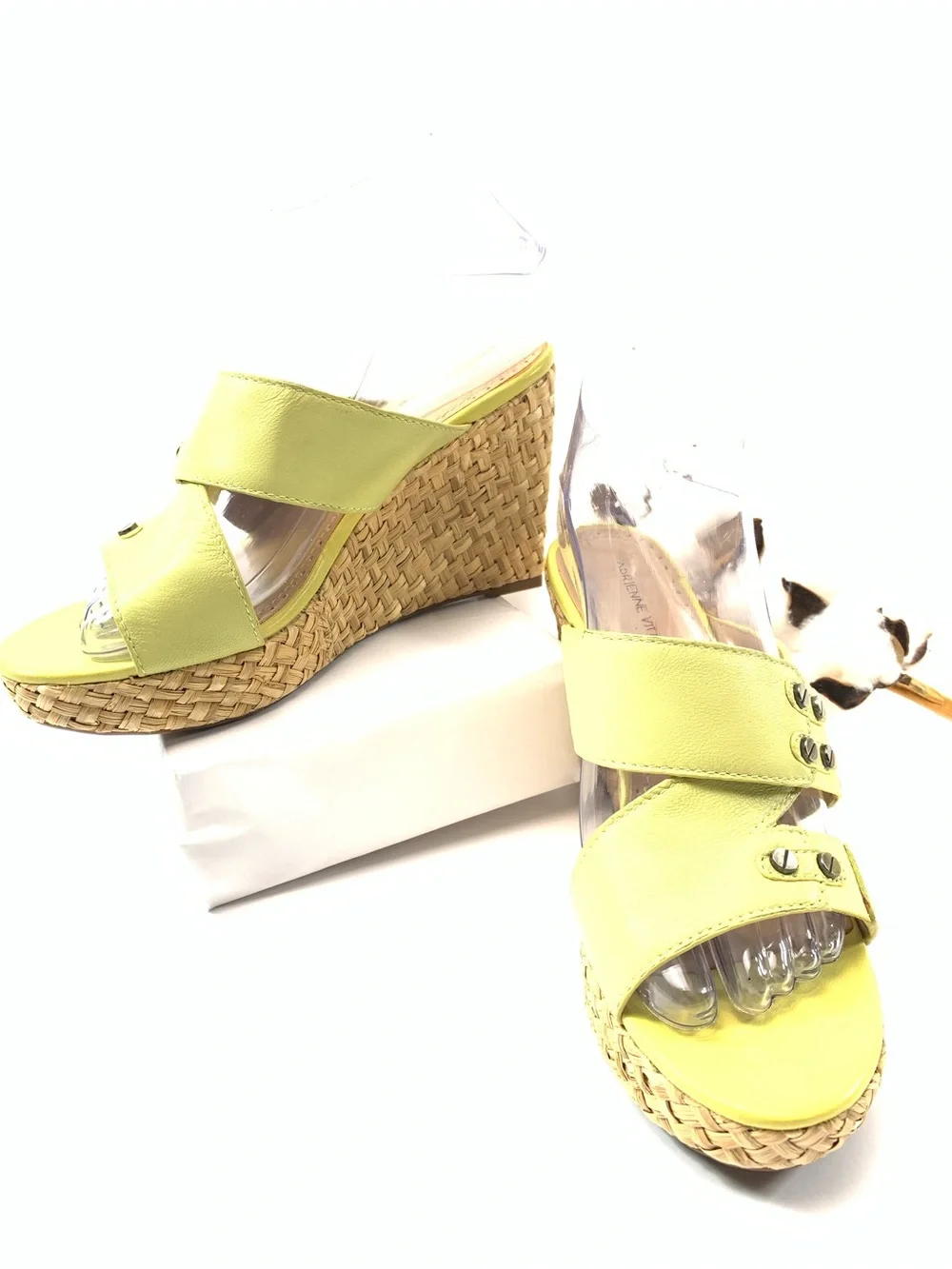 Adrienne Vittadini Women’s Wedge Y2K Sandals Leather Studded Lime 7 Boho Chic